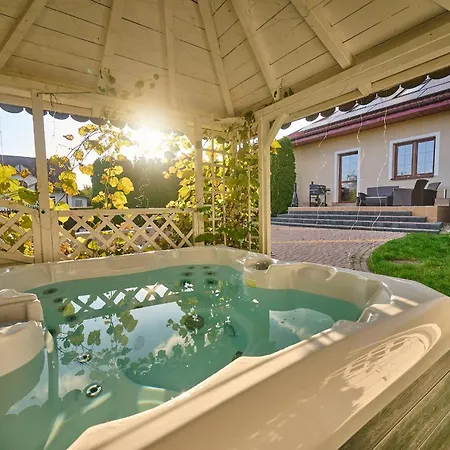 Vila Dom - Caloroczny Dom Z Jacuzzi I Ogrodem Nad Jeziorem Selmet Wielki